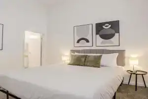 CozySuites - 1BR with Direct Skybridge Access #2, Indianapolis
