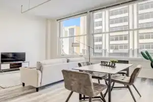CozySuites - 2BR with Direct Skybridge Access #3, Indianapolis