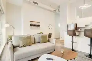 CozySuites - 1BR with Direct Skybridge Access #1, Indianapolis