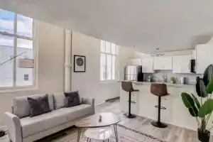 CozySuites 2BR - 2BA with Skybridge Access #1, Indianapolis