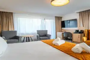 Mazurkowa - z widokiem na Karkonosze i Śnieżkę, darmowy parking, obok restauracja Mazurkowa Chata Hotel, Jelenia Gora