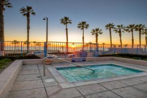 Ocean View, Pool, Hot Tub, Steps To Pier, Gated Guest house, Oceanside