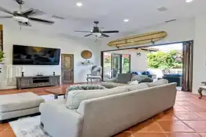 Walk To The Beach - Outdoor Dining - Spacious Guest house, Carlsbad