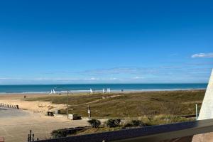 Studio rénové avec vue mer, accès plage et parking privé - FR-1-323-430, St. Jean-de-Monts