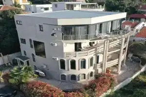 Villa Glamour, Utjeha