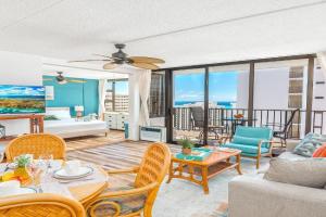 Charming 1BR: Waikiki Banyan, Ocean View + Parking Apartments, Honolulu