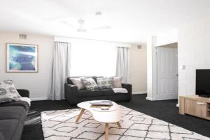 CBD Apartment by the Park: WiFi & Parking, Launceston