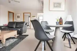 CBD Apartment with WiFi & Parking, Launceston