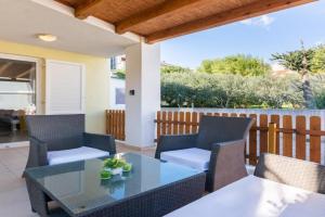 Apartments Olivella with Terrace, Baska