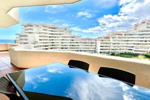 Large Apartment Side Sea View Benalbeach, Torremolinos