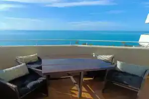 Benalbeach Apartment with Magnificent Sea View, Torremolinos