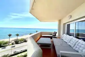 Large Deluxe Front Sea View Apartment Benalbeach, Torremolinos
