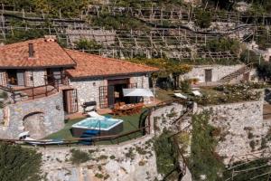 Villa Santa Rosa con Jacuzzi e vista panoramica, Conca dei Marini
