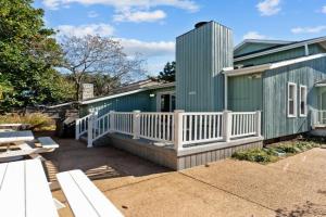 Gone Coastal Beautiful North End Close To Beach Access Guest house, Virginia Beach
