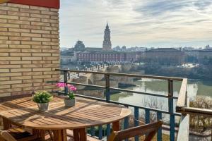 El Puente del Pilar - Turistea Suites, Zaragoza