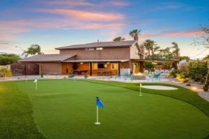 Golfers Delight Pool Club House, Indio