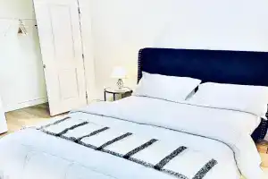 LaVida Exclusive Guest House (Rm #3), London