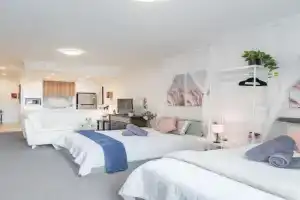 2BR Apt in 1Min To Train Station Sleep 8 Apartments, Sydney