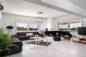 Sunset villa, Theologos