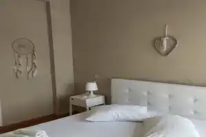 Ionias Penthouse, Korinthos