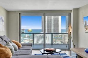 Spacious Luxury Ocean View 4 Bdrs 3Baths 17 FL Guest house, Hollywood