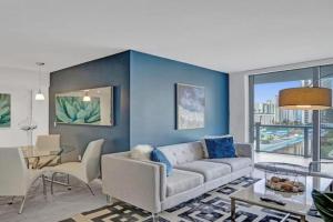 Awesome Ocean View Modern Condo Pool Shuttle Guest house, Hollywood