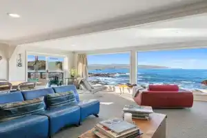 Pacific Ocean seafront home near airport Villa, Wellington