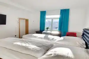 Helles Zimmer mit Kingsize-Bett Guest house, Ludwigshafen am Rhein
