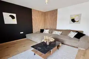 Lake Town Apartments I., Sarvar