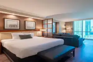 No Resort Fee Strip View Suite + Free Valet + Pool, Las Vegas