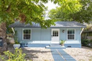 Winter Stay at Cultural Heritage Award winning home -Walk to 6th St, BBQ & Shops, Austin