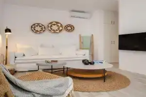 Julie's luxury apartment, Agios Prokopios