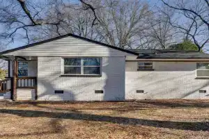 Updated Home with Yard about 3 Mi to Uptown! Guest house, Charlotte