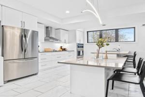 Rent 8Bed 8Bath DowntownLondon Parking Wi-Fi Guest house, London