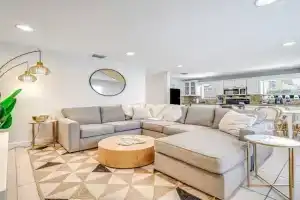 Palm Wave Says - Quietness in Best Location Apartments, West Palm Beach