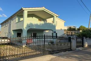 Villa A&M, Vinisce