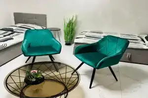 FeWo BEE61 * Langen EXKLUSIV für 4 Personen *Vollausstattung mit Küche* inklusive TERRASSE Apartments, Dreieich