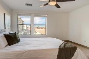 Modern CozySuites on the Town Lake waterfront 17, Scottsdale