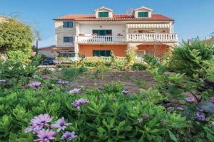 Apartments with parking space, Sibenik - 22255, Zablace