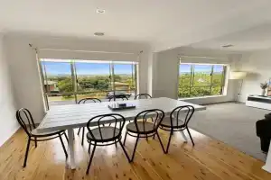 Glens Haven with Lakeviews and Outdoor Firepit Guest house, Wagga Wagga
