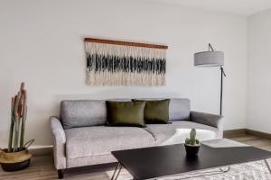 Modern CozySuites on the Town Lake waterfront 16, Scottsdale