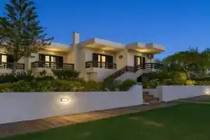 Seaside Gem near Heraklion, Villa Maro's Getaway, Kokkini Khanion