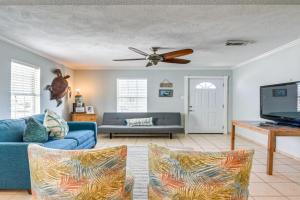 Convenient Home Less Than 1 Mi to Beach! Guest house, Galveston