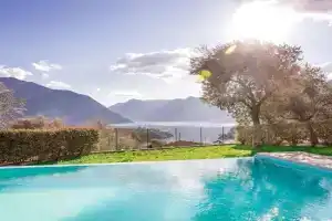 Ossuccio Sanny-Grande B sleeps 8 with POOL by Italian Apartments, Ossuccio