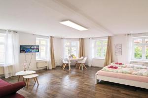 F2 - Urlaubsmagie Sauna, Pool & Garten Apartments, Sebnitz