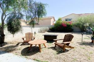 Stylish Cozy Townhouse with King Bed & Parking Near Arizona State University, Mill Avenue & Downtown, Phoenix