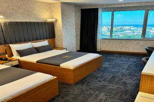 E5 PARK Hotel, Eksinoz