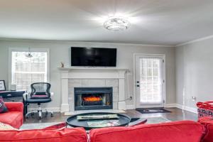 Comfy Condo with Deck about 4 Mi to Olde Town Apartments, Augusta