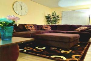 ~Como's Finest ~A Home Away From Home ~Sleeps 10 ~ Guest house, Columbia