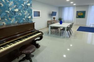 MATT59 APARTMENTS, Rho